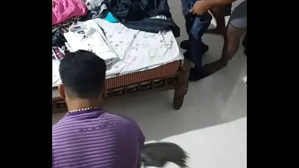 Büyük Indian boy stripping infront of maid toplam Tüp