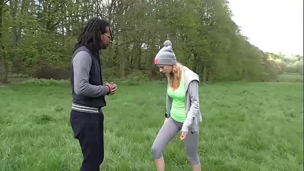 Stor Young amateur interracial couple excited to be catched by voyeurs while an anal sex session in the woods totalt rör
