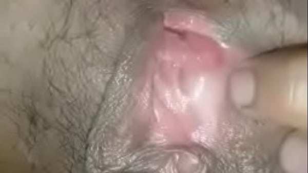 Big Spreading the big girl's pussy, stuffing the cock in her pussy, it's very exciting, fucking her clit until the cum fills her pussy hole, her moaning makes her extremely aroused celková trubka