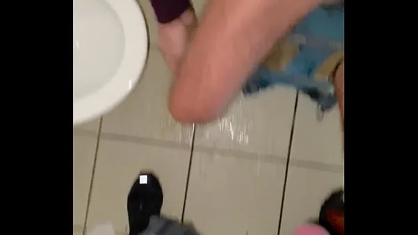 Nagy Amateur gay sucking cock in public toilet teljes cső