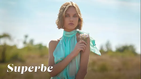 Big Ukrainian Blondie Hannah Ray Indulge In Sensual Solo Show - SUPERBE celková trubka
