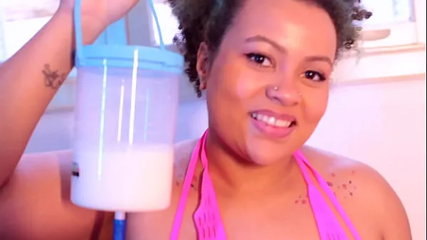 Duża Lesbian Gets Milk Enema całkowita rura