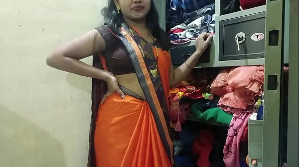 Büyük Took off the maid's saree and fucked her (Hindi audio toplam Tüp