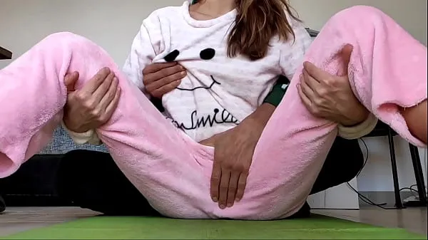 大asian amateur real homemade teasing pussy and small tits fetish in pajamas总管