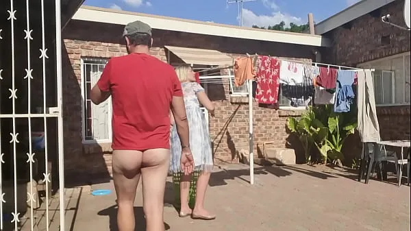 Tubo grande Outdoor fucking while taking off the laundry total