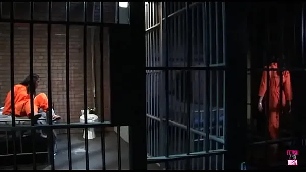 큰 A female prisoner with brown hair receives sexual attention from a guard, as another convict engages in self-stimulation 총 튜브