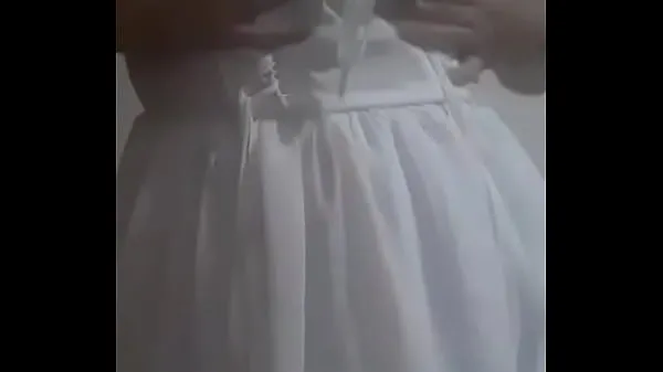 Duża Ninfeta vestida de noiva se exibindo pro namorado całkowita rura